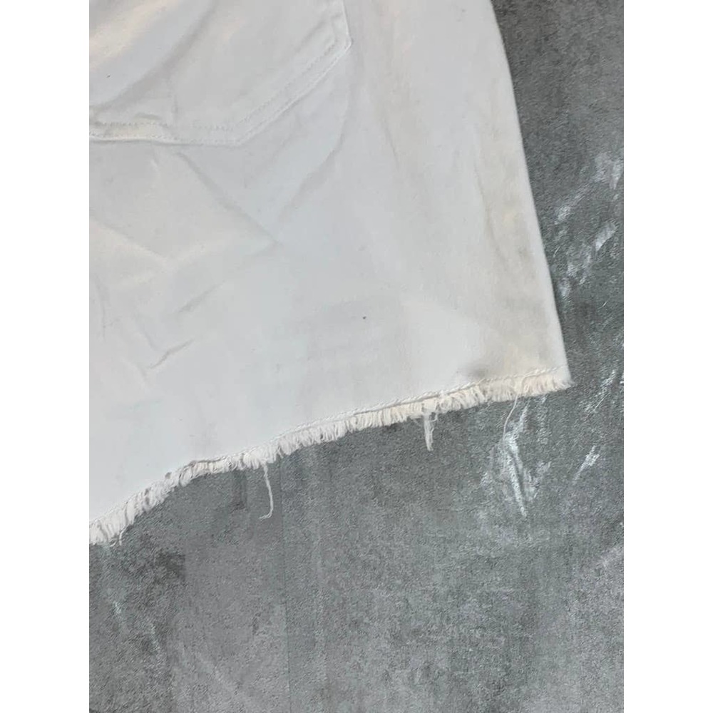Tinseltown Juniors' Plus Vivid White Distressed Denim High-Rise Mom Shorts SZ18W - Picture 7 of 13